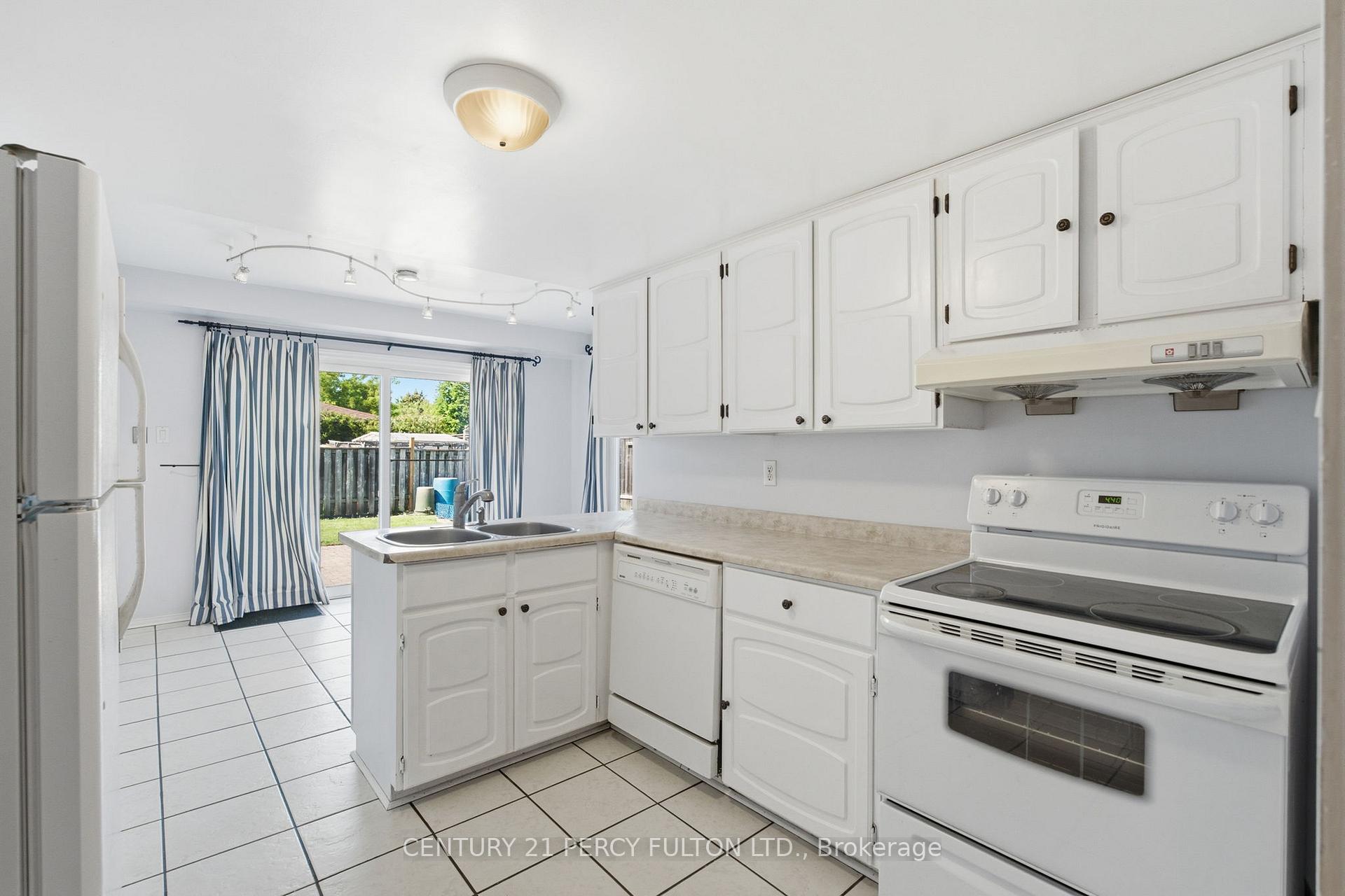 Photo 13 of 208 Conley Street, Vaughan, Lakeview Estates — HOMEH