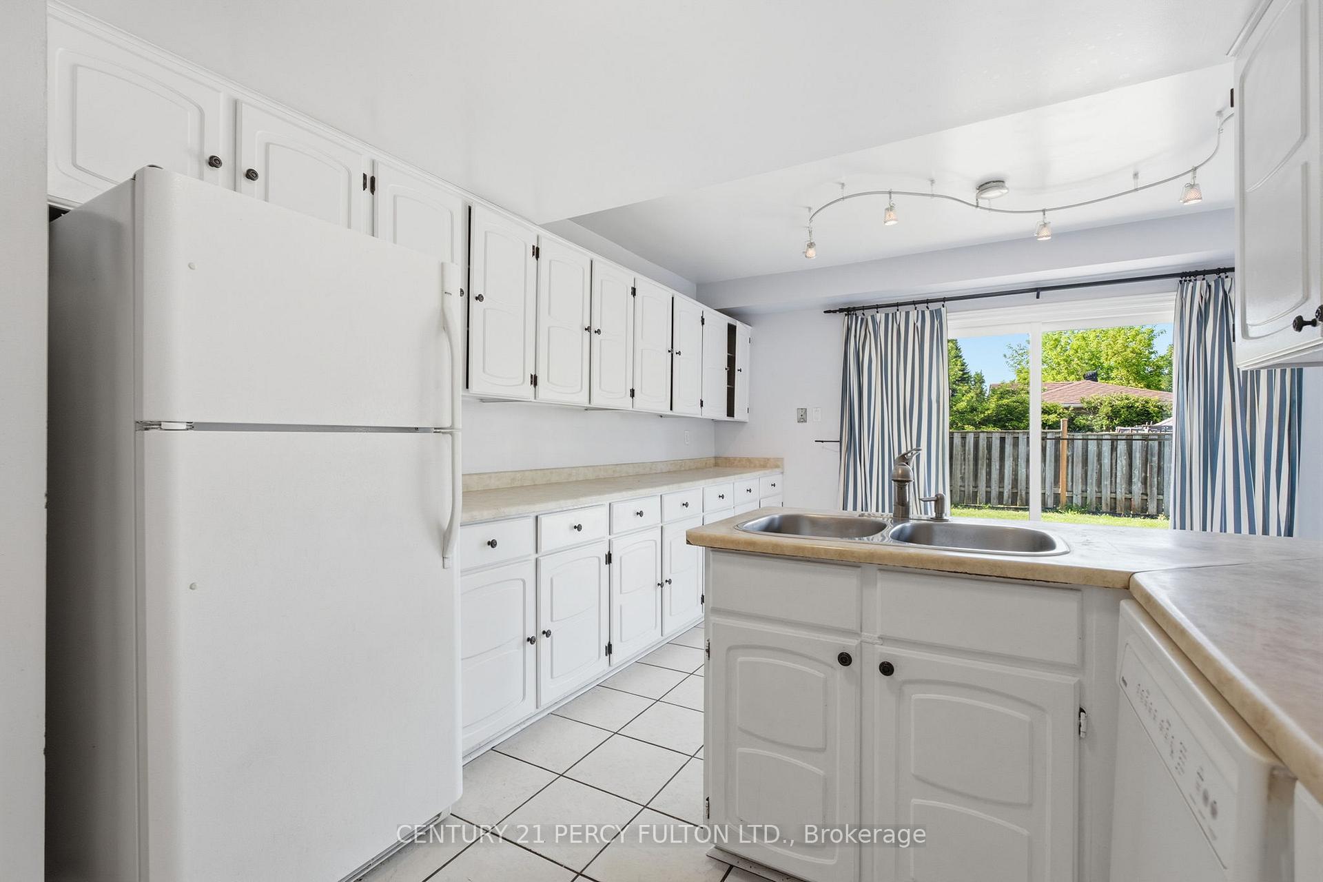 Photo 14 of 208 Conley Street, Vaughan, Lakeview Estates — HOMEH