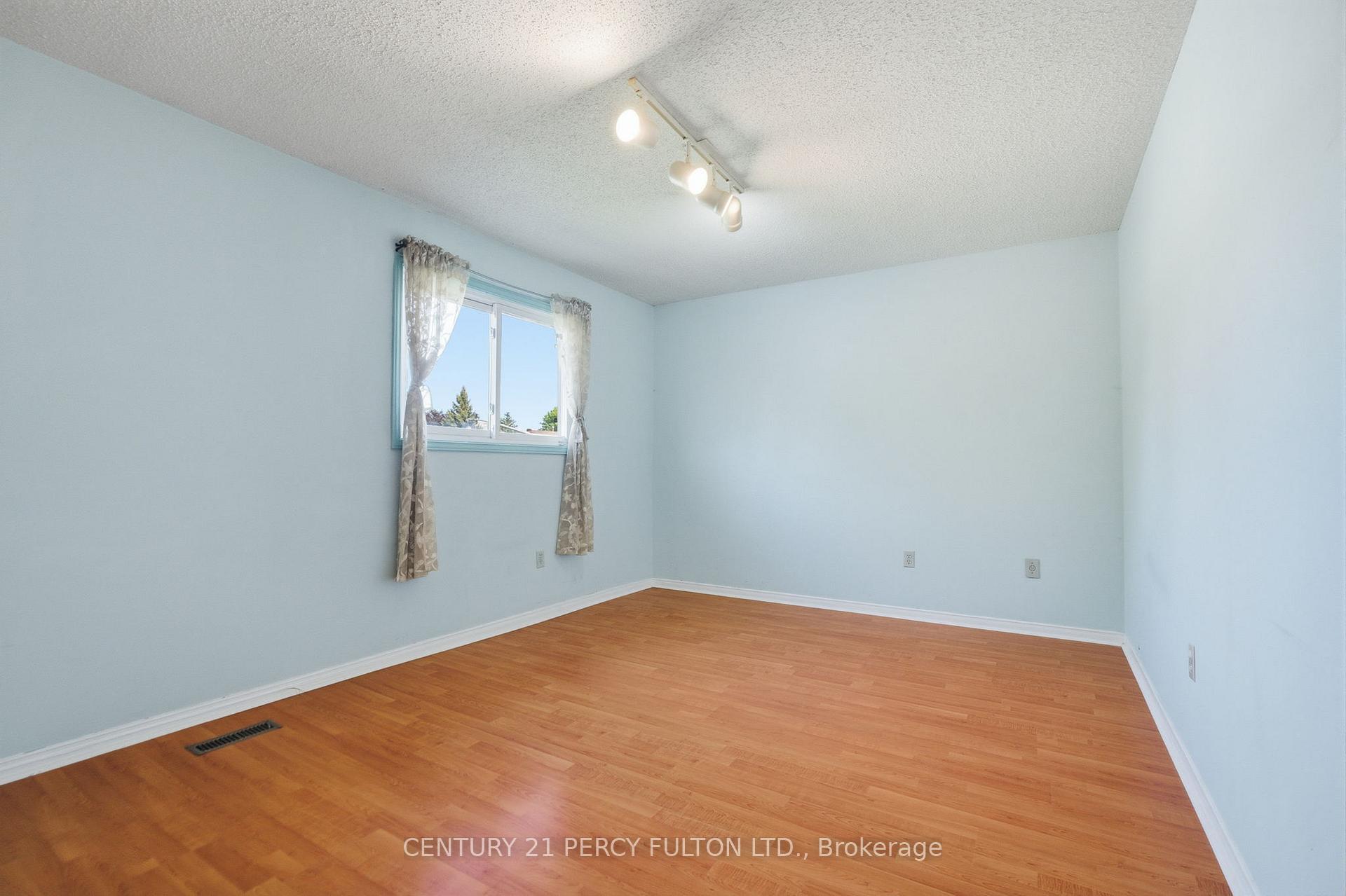 Photo 34 of 208 Conley Street, Vaughan, Lakeview Estates — HOMEH