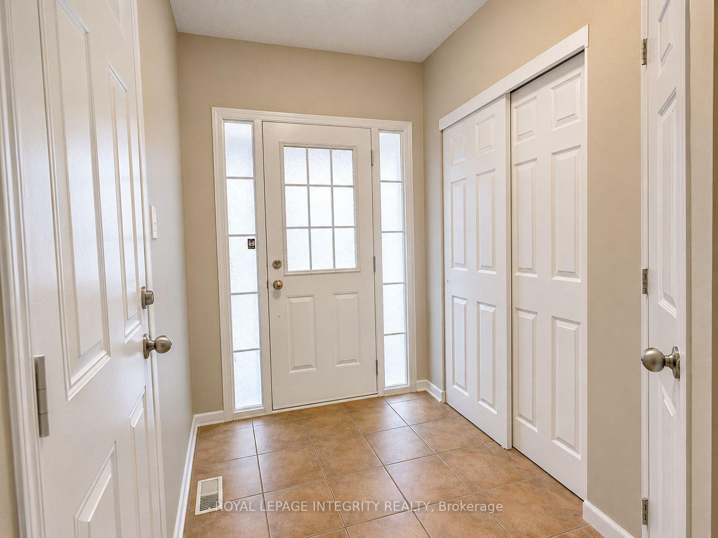 Photo 2 of 302 Quetico Private, Ottawa, Barrhaven - Stonebridge — HOMEH
