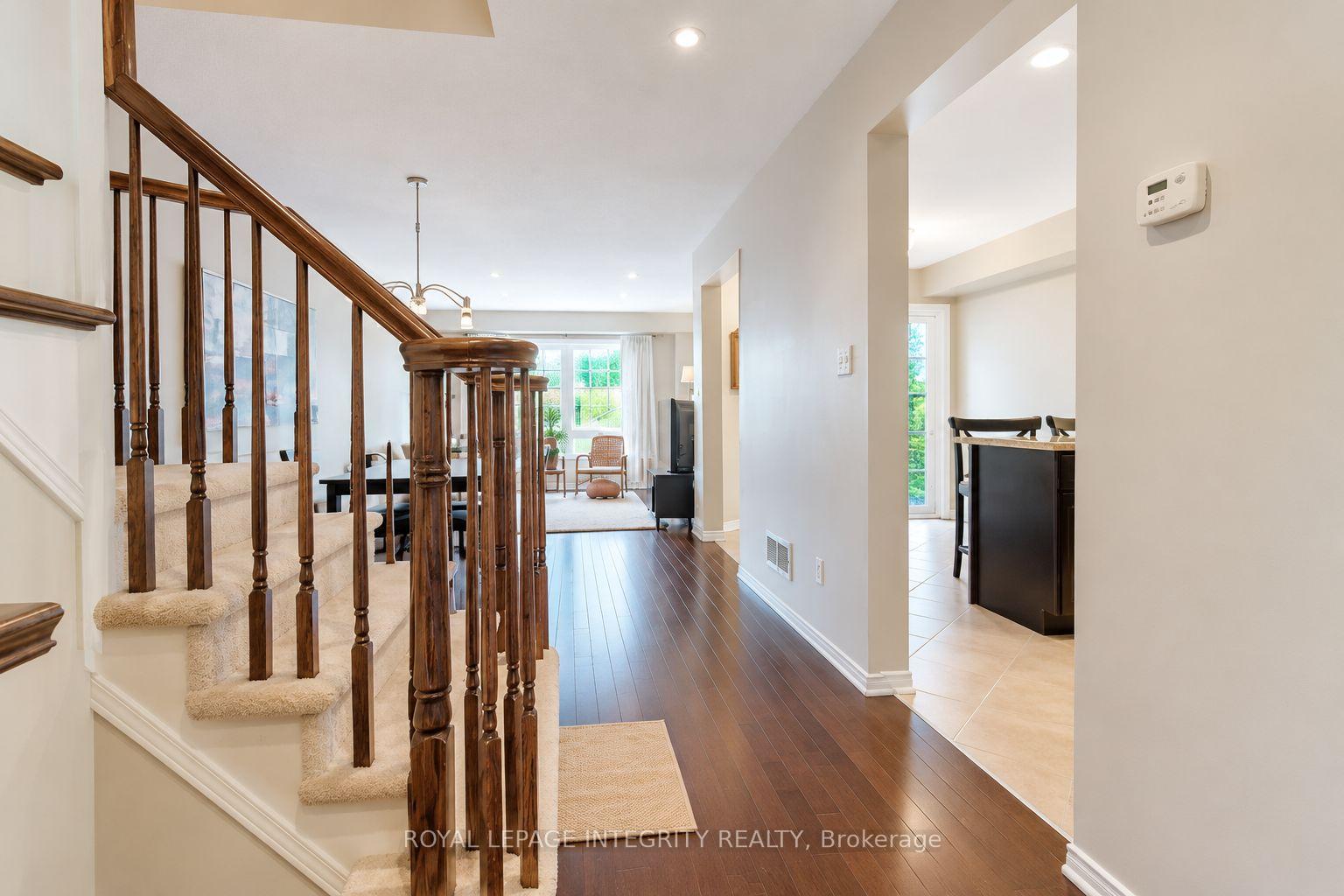 Photo 4 of 302 Quetico Private, Ottawa, Barrhaven - Stonebridge — HOMEH