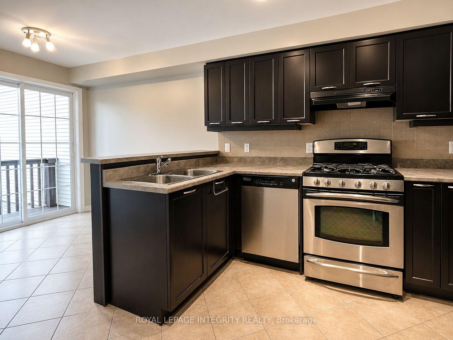 Photo 8 of 302 Quetico Private, Ottawa, Barrhaven - Stonebridge — HOMEH