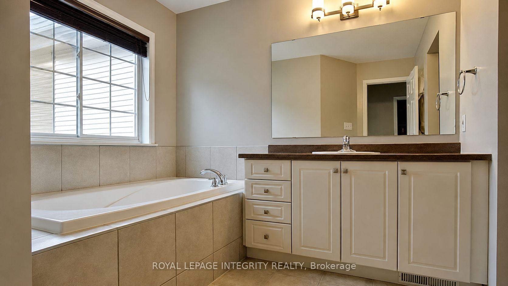Photo 14 of 302 Quetico Private, Ottawa, Barrhaven - Stonebridge — HOMEH
