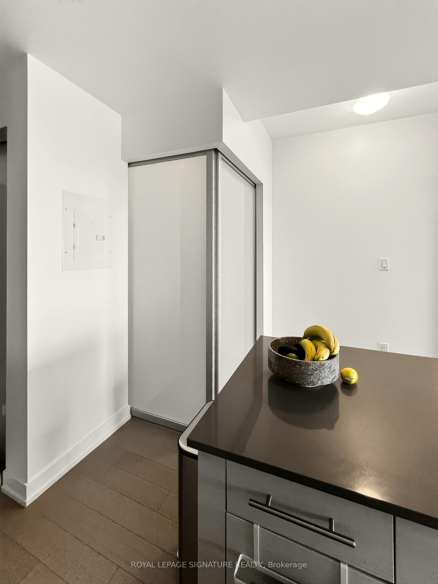 Photo 7 of Unit 501, 205 Manning Avenue, Toronto, Trinity-Bellwoods — HOMEH