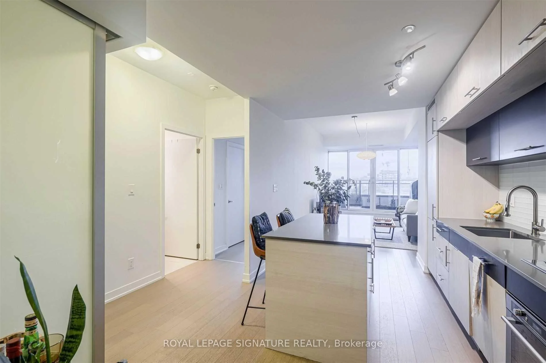 Photo 10 of Unit 501, 205 Manning Avenue, Toronto, Trinity-Bellwoods — HOMEH