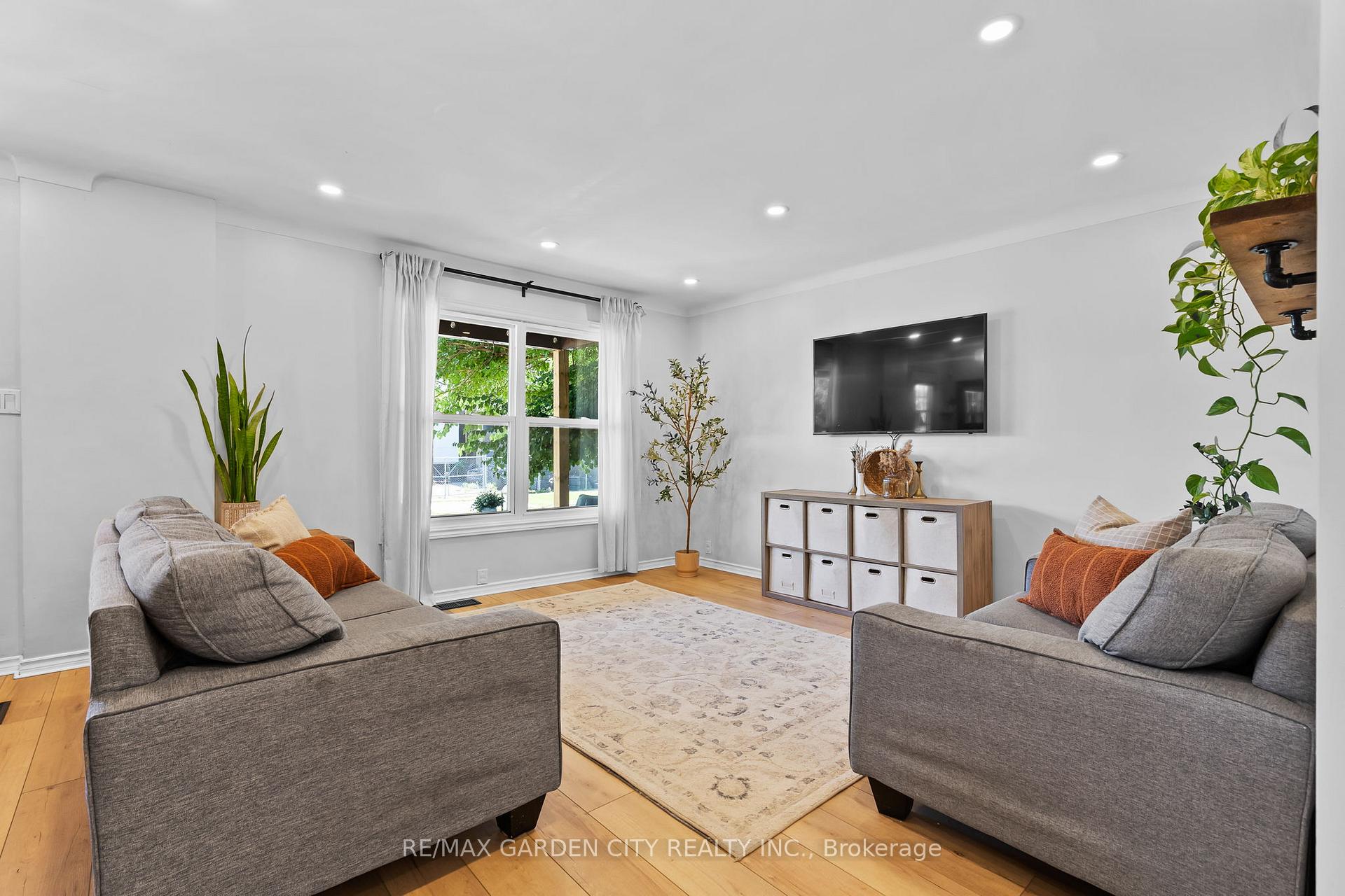 Photo 11 of 13 Maple Street, St. Catharines, Downtown — HOMEH