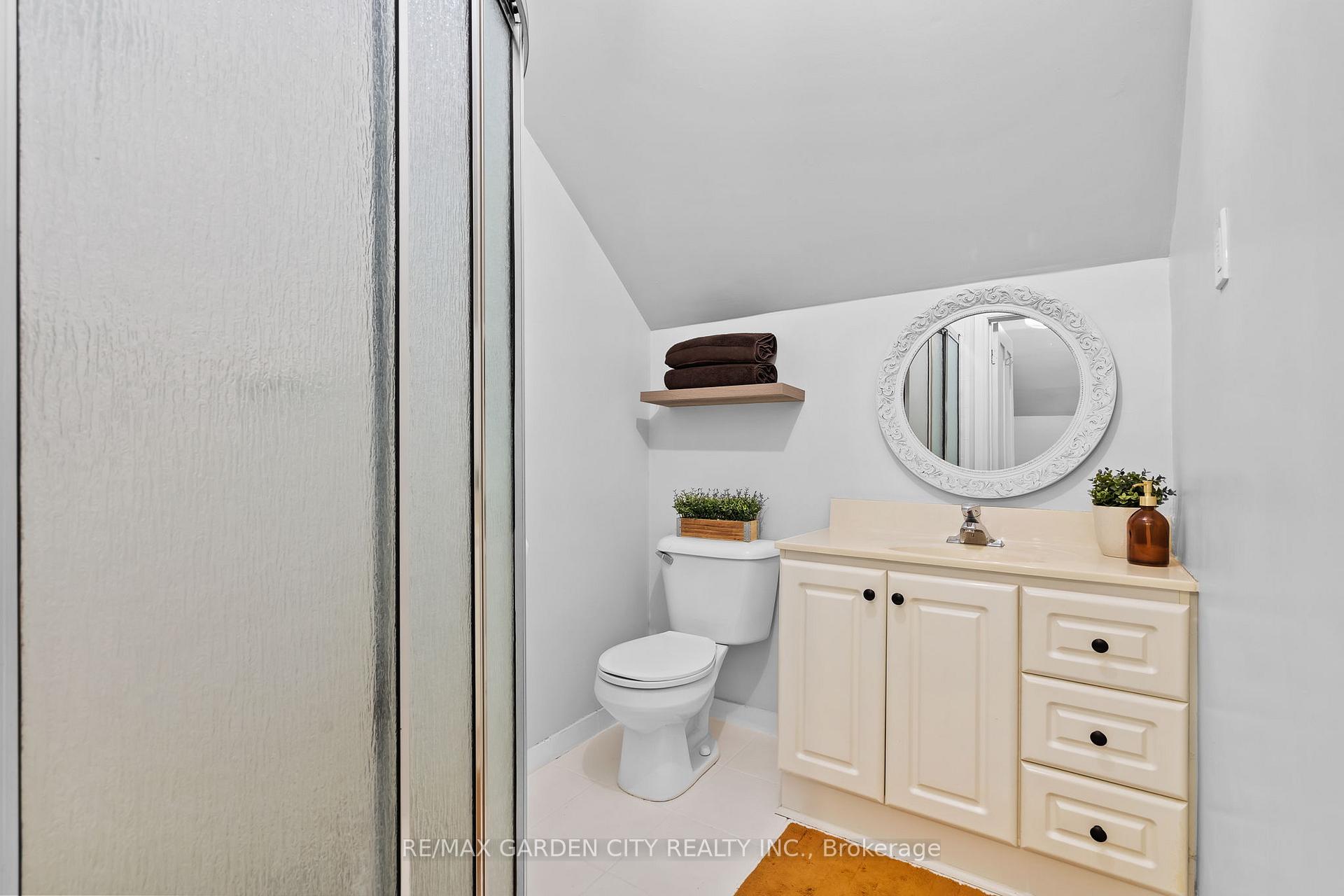 Photo 19 of 13 Maple Street, St. Catharines, Downtown — HOMEH