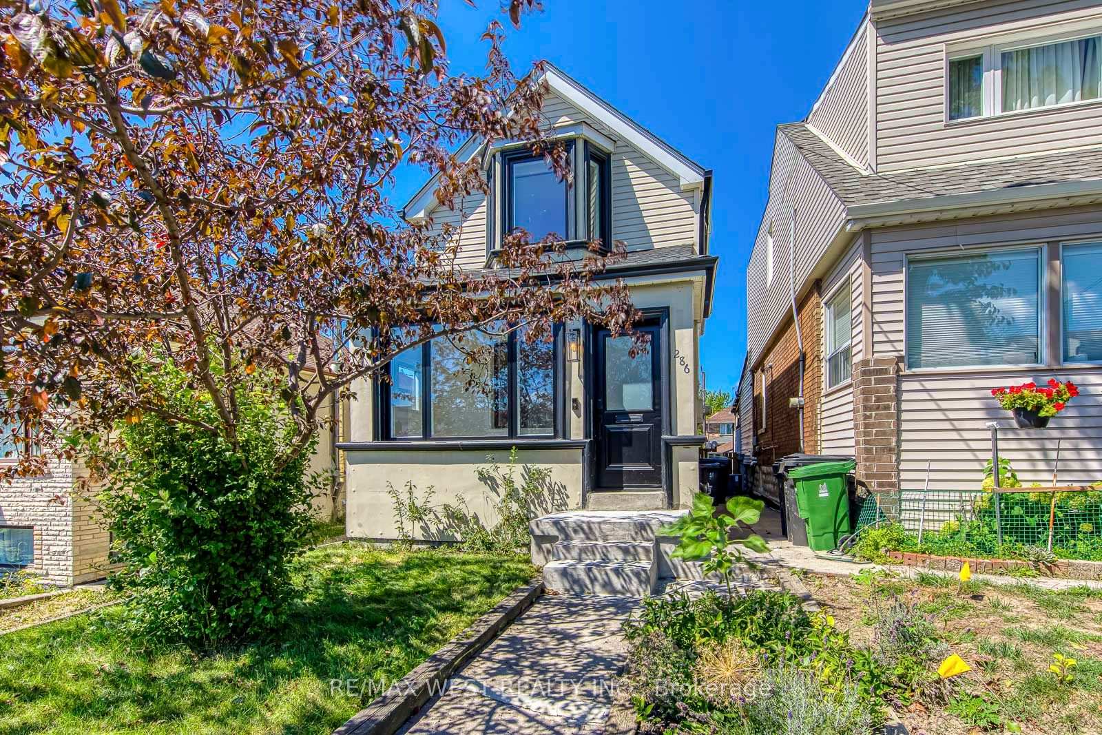 Photo 2 of 286 Gilbert Avenue, Toronto, Caledonia-Fairbank — HOMEH