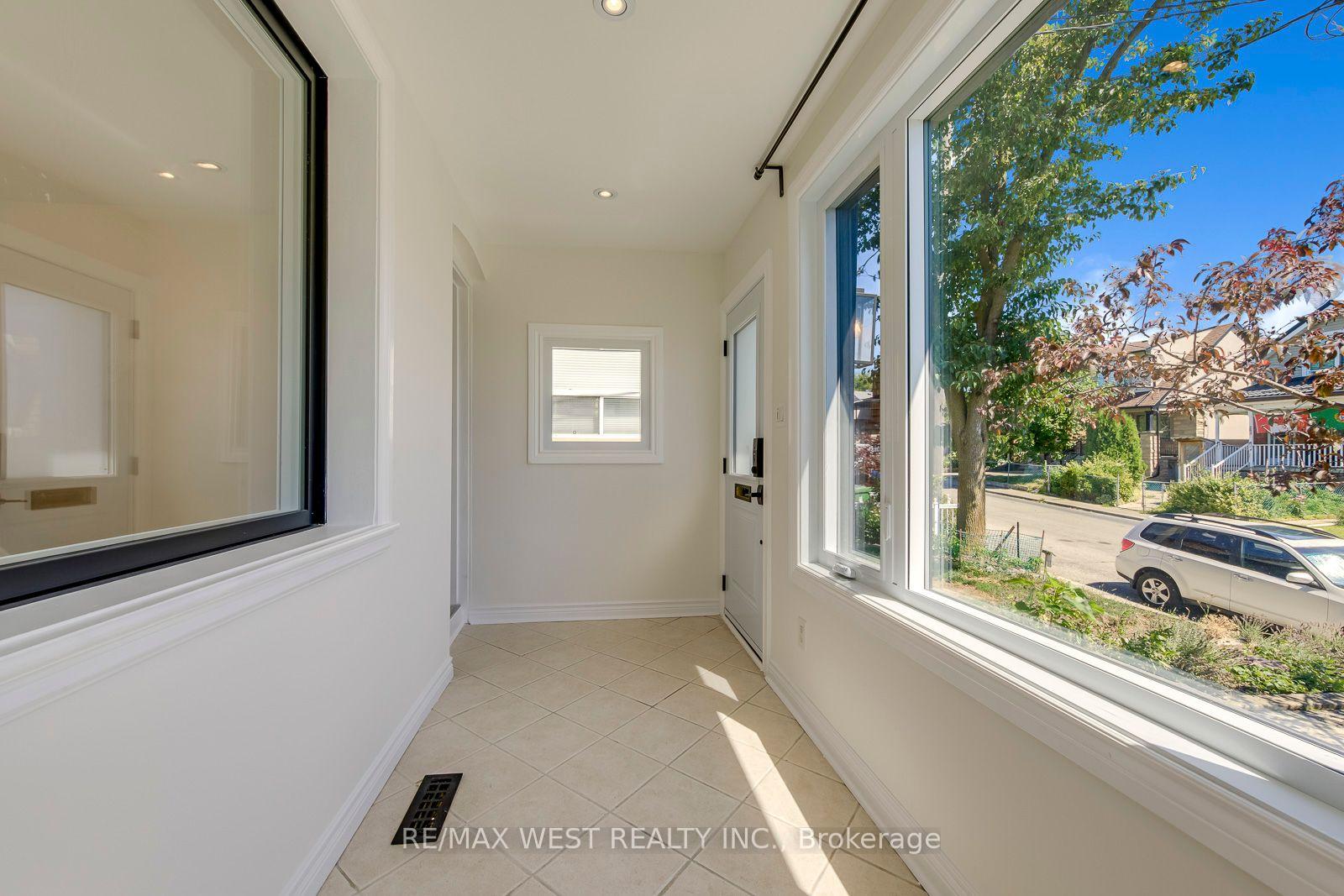 Photo 4 of 286 Gilbert Avenue, Toronto, Caledonia-Fairbank — HOMEH