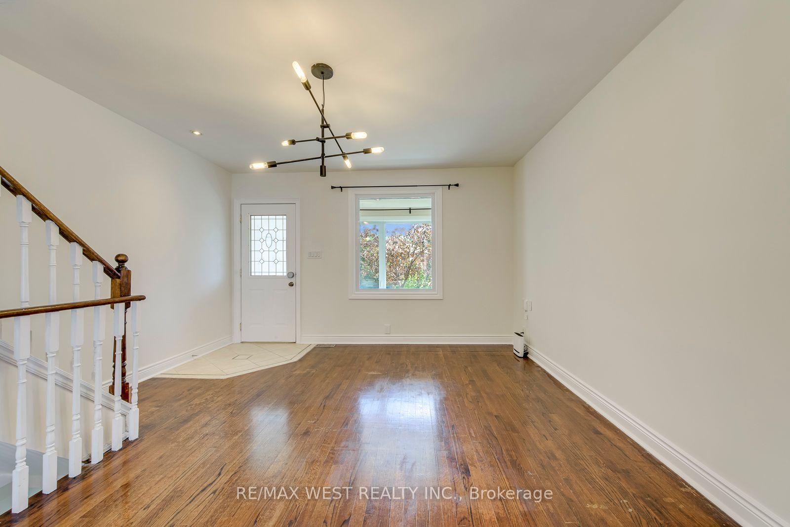 Photo 6 of 286 Gilbert Avenue, Toronto, Caledonia-Fairbank — HOMEH