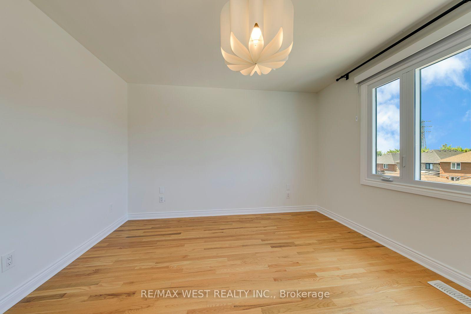 Photo 23 of 286 Gilbert Avenue, Toronto, Caledonia-Fairbank — HOMEH
