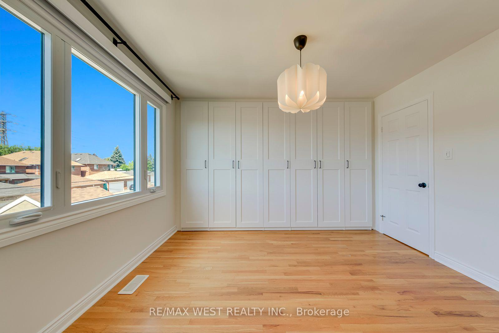 Photo 24 of 286 Gilbert Avenue, Toronto, Caledonia-Fairbank — HOMEH