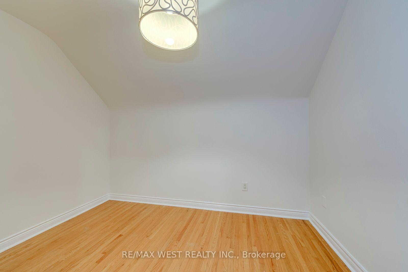 Photo 26 of 286 Gilbert Avenue, Toronto, Caledonia-Fairbank — HOMEH