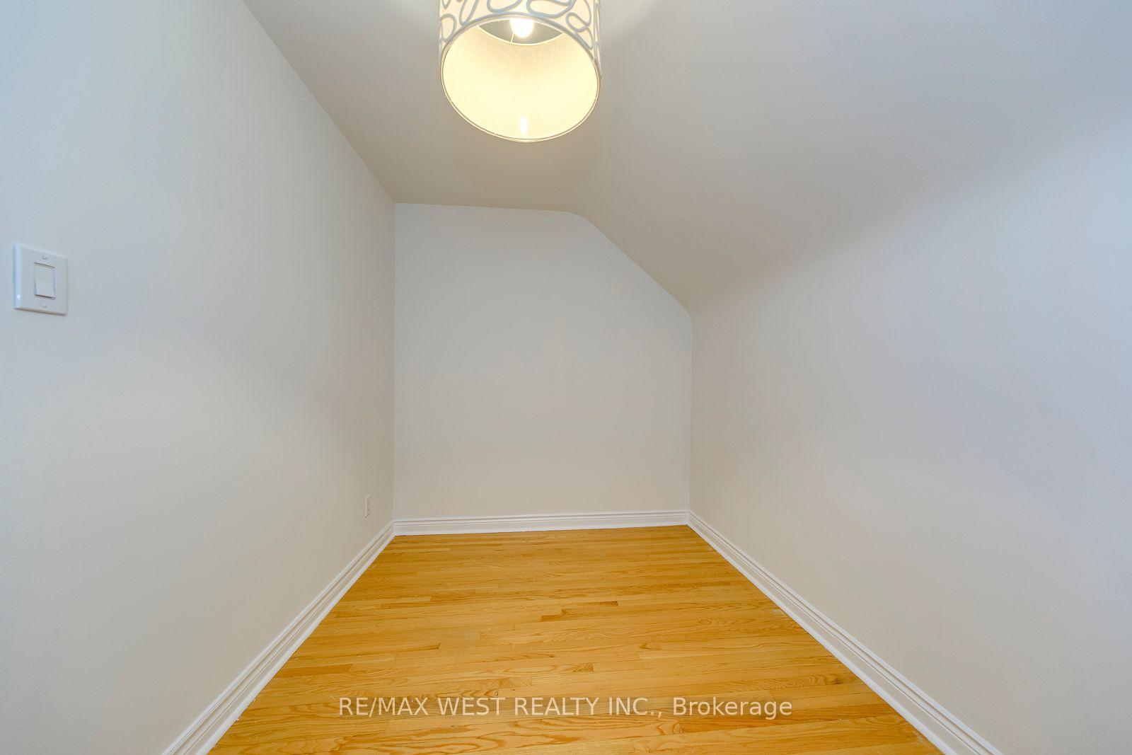Photo 27 of 286 Gilbert Avenue, Toronto, Caledonia-Fairbank — HOMEH