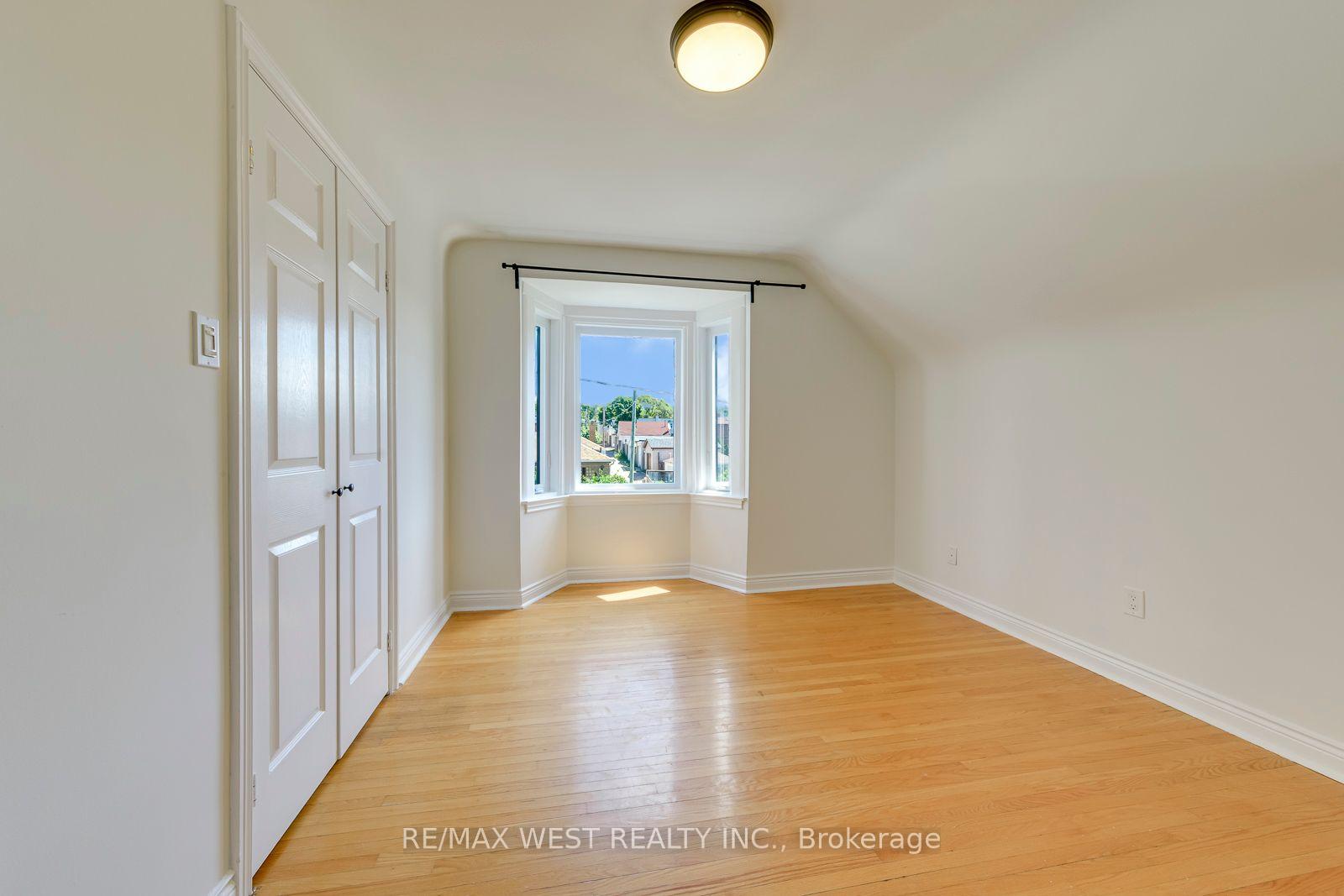 Photo 28 of 286 Gilbert Avenue, Toronto, Caledonia-Fairbank — HOMEH