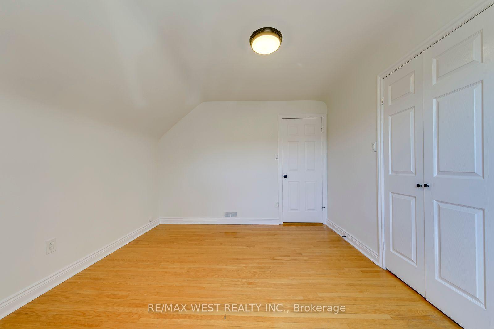 Photo 29 of 286 Gilbert Avenue, Toronto, Caledonia-Fairbank — HOMEH