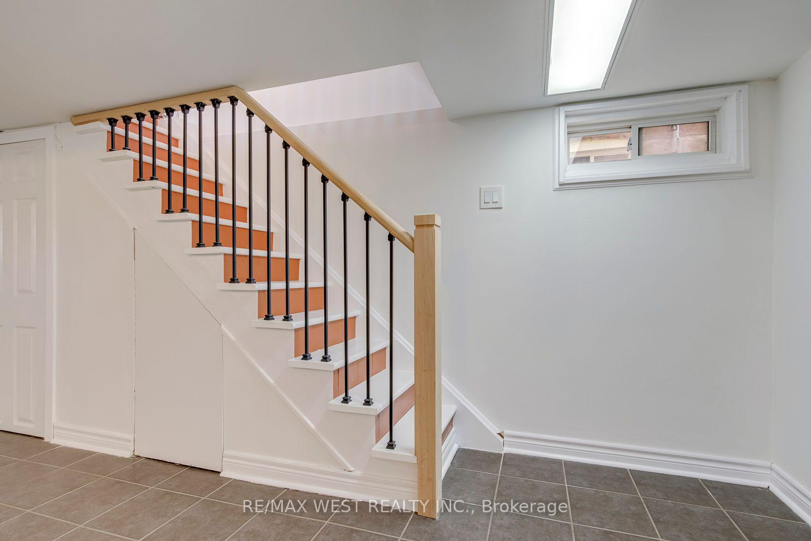 Photo 31 of 286 Gilbert Avenue, Toronto, Caledonia-Fairbank — HOMEH