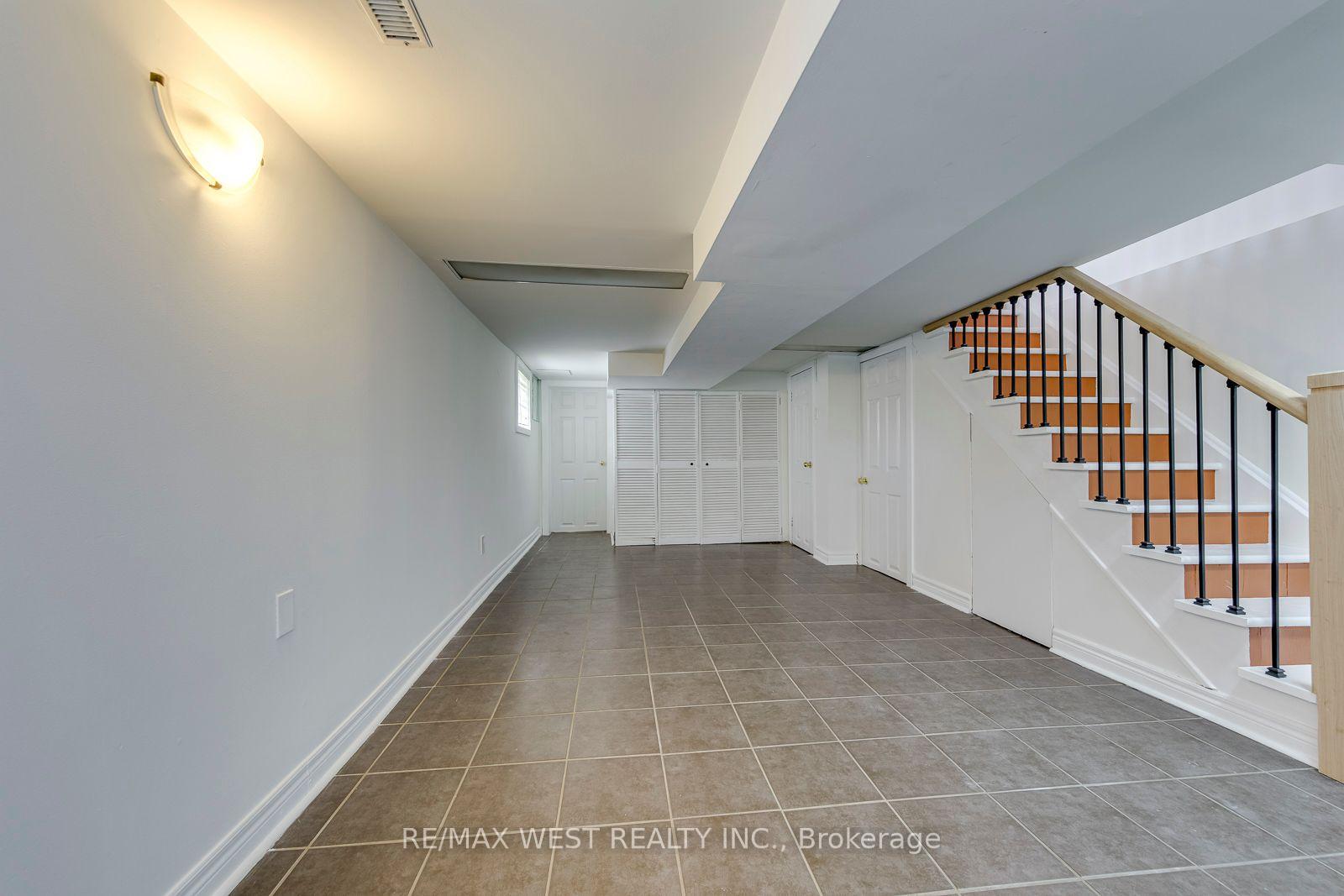Photo 32 of 286 Gilbert Avenue, Toronto, Caledonia-Fairbank — HOMEH