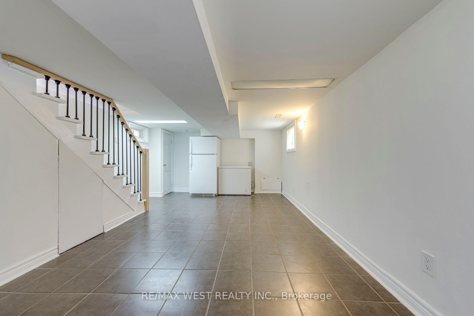Photo 33 of 286 Gilbert Avenue, Toronto, Caledonia-Fairbank — HOMEH
