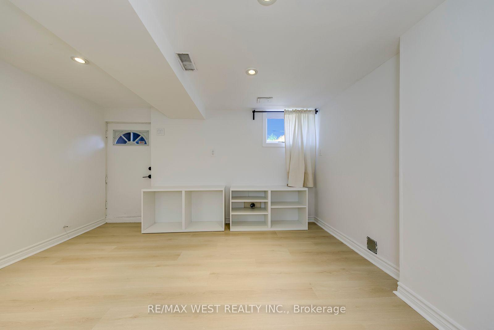 Photo 36 of 286 Gilbert Avenue, Toronto, Caledonia-Fairbank — HOMEH