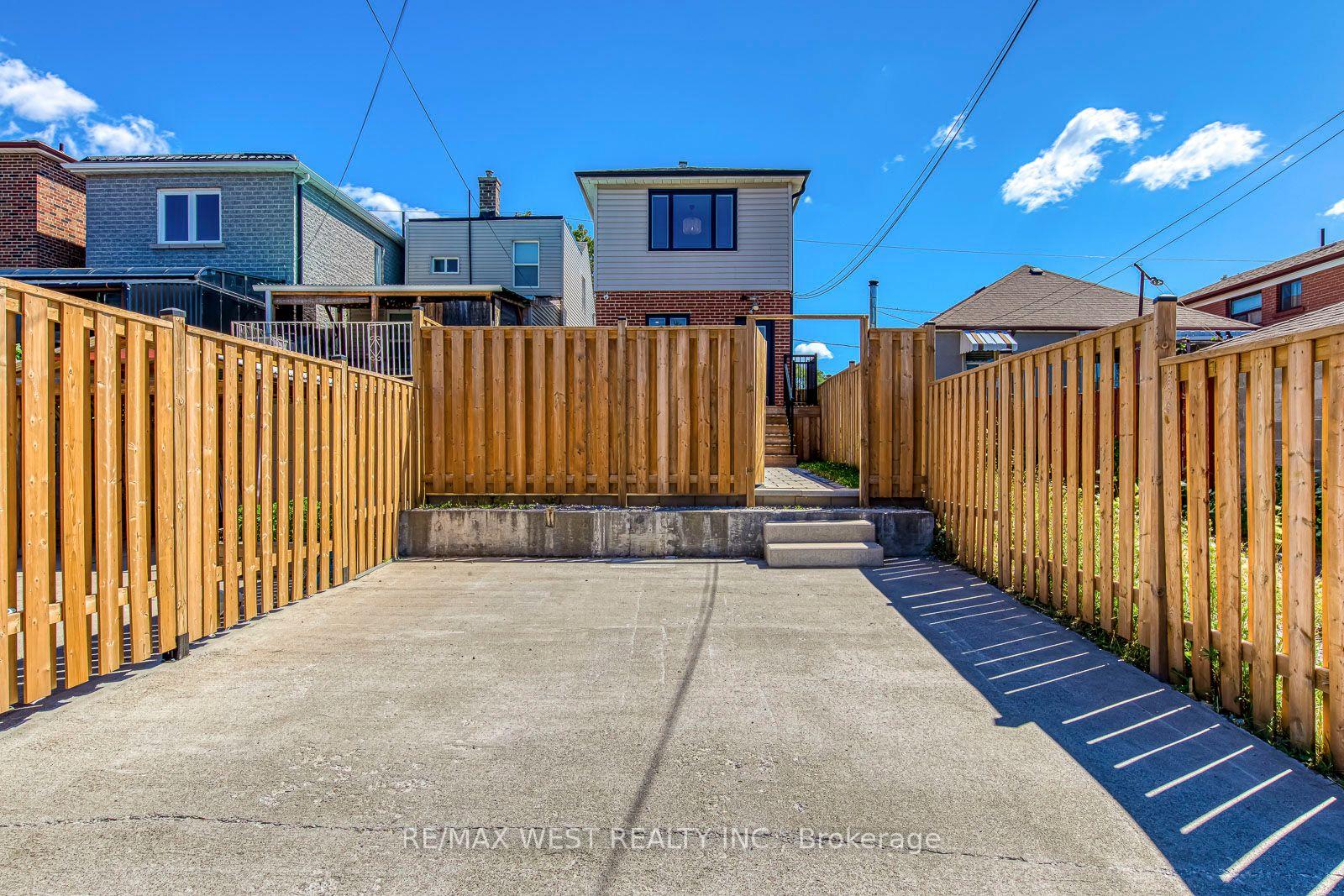 Photo 41 of 286 Gilbert Avenue, Toronto, Caledonia-Fairbank — HOMEH