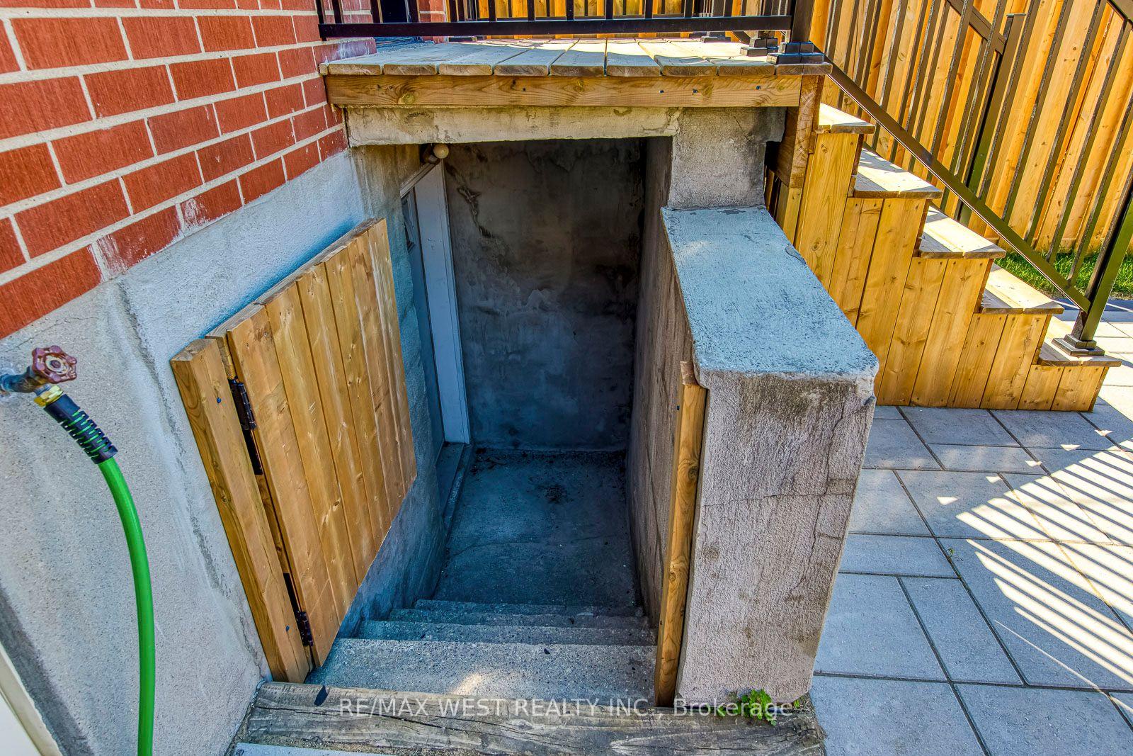 Photo 42 of 286 Gilbert Avenue, Toronto, Caledonia-Fairbank — HOMEH