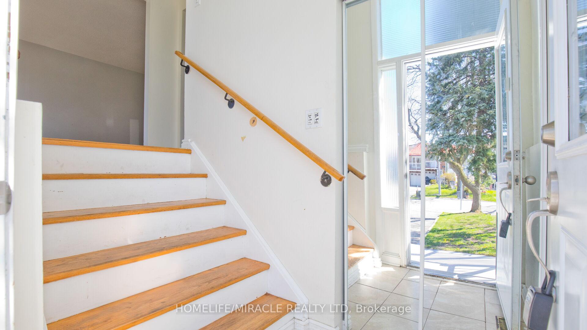 Photo 5 of 38 Medici Place, Brampton, Central Park — HOMEH