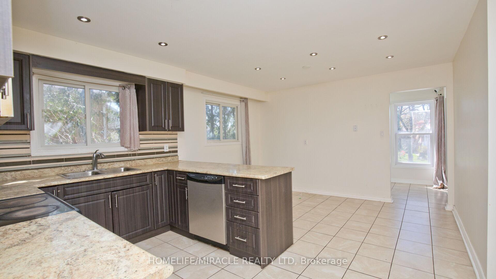Photo 13 of 38 Medici Place, Brampton, Central Park — HOMEH