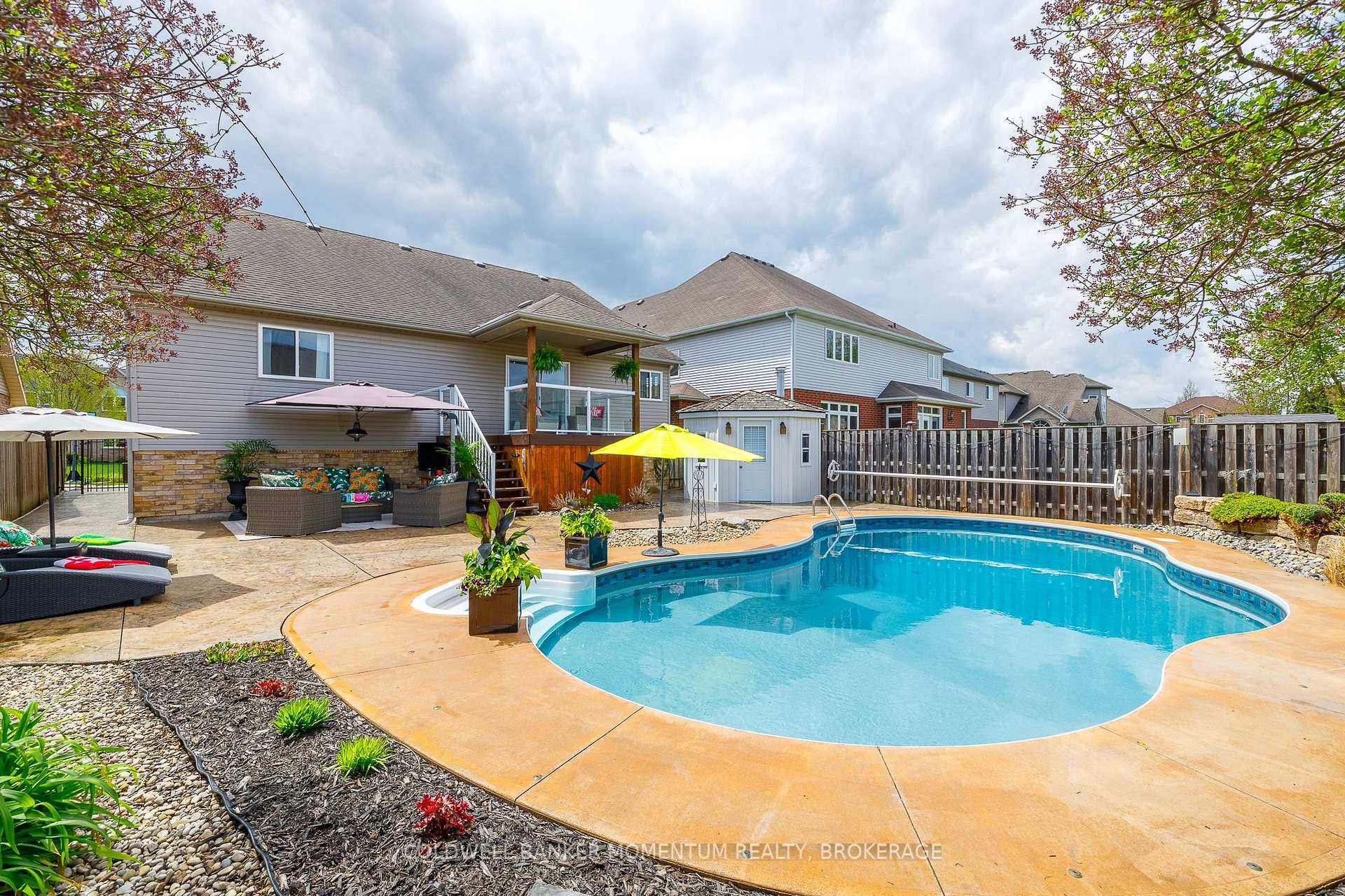 Photo 2 of 19 Damson Street, St. Catharines, Rykert/Vansickle — HOMEH