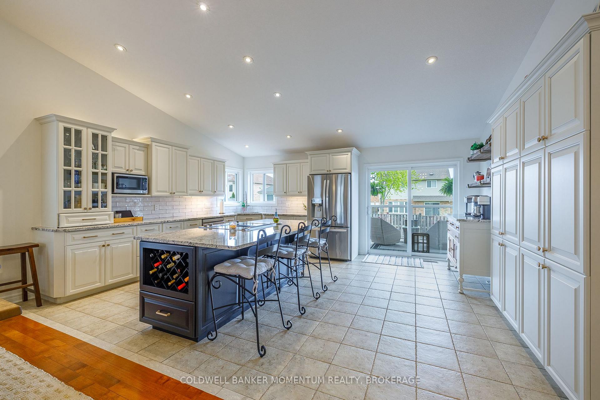 Photo 9 of 19 Damson Street, St. Catharines, Rykert/Vansickle — HOMEH