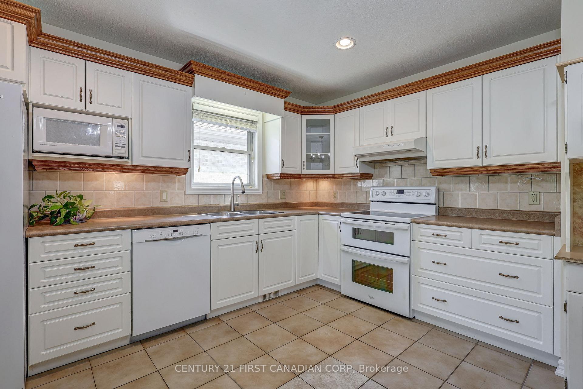 Photo 24 of Unit 14, 410 Burwell Road, St. Thomas — HOMEH