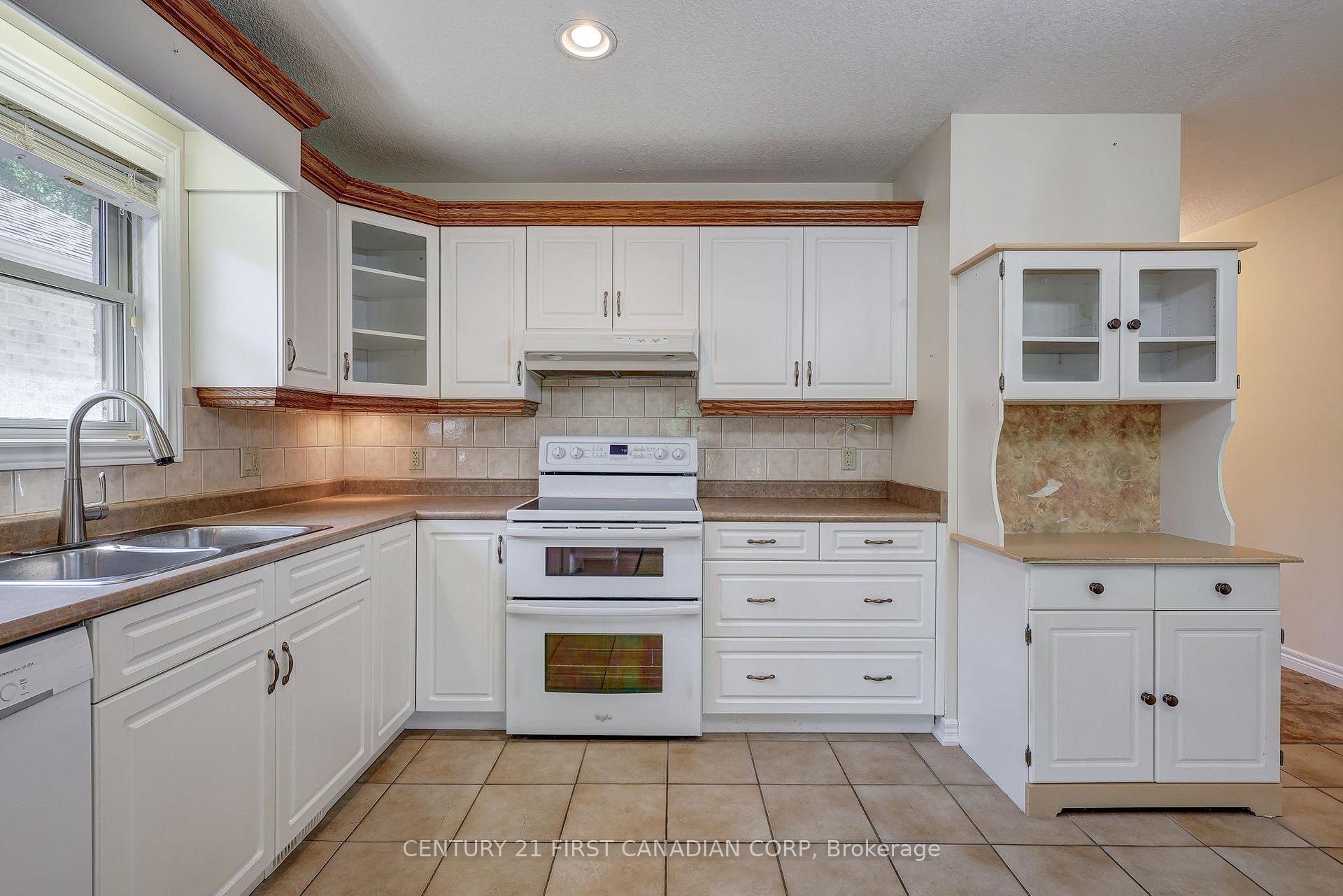 Photo 25 of Unit 14, 410 Burwell Road, St. Thomas — HOMEH