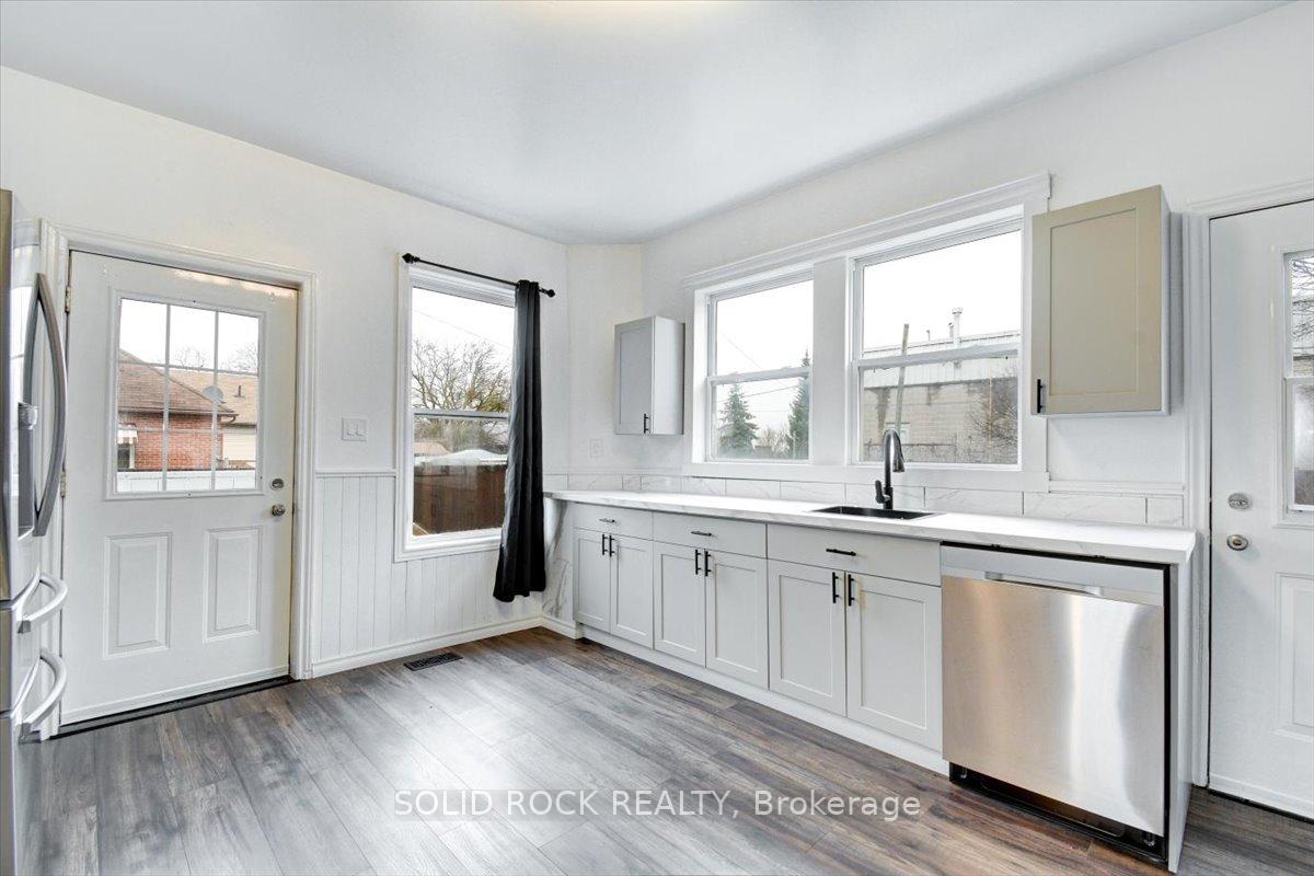 Photo 6 of 513 Romaine Street, Peterborough, Town Ward 3 — HOMEH