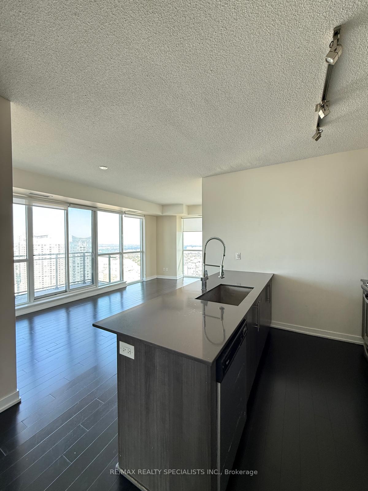Photo 7 of Unit 3209, 510 Curran Place, Mississauga, City Centre — HOMEH