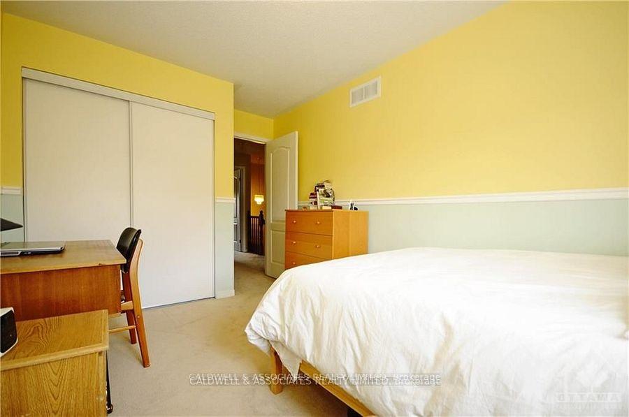 Photo 4 of 220 Freedom Private, Ottawa, Riverview Park — HOMEH
