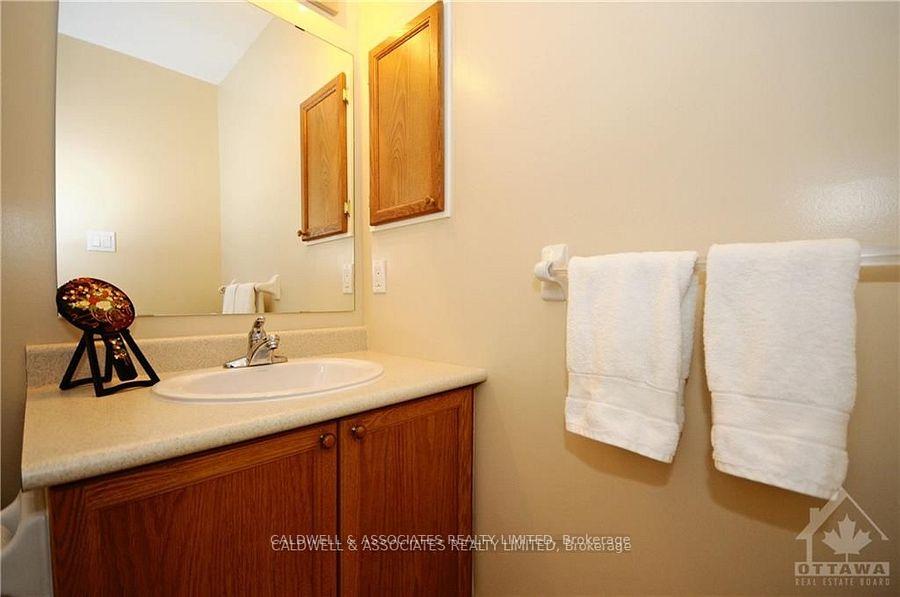 Photo 7 of 220 Freedom Private, Ottawa, Riverview Park — HOMEH