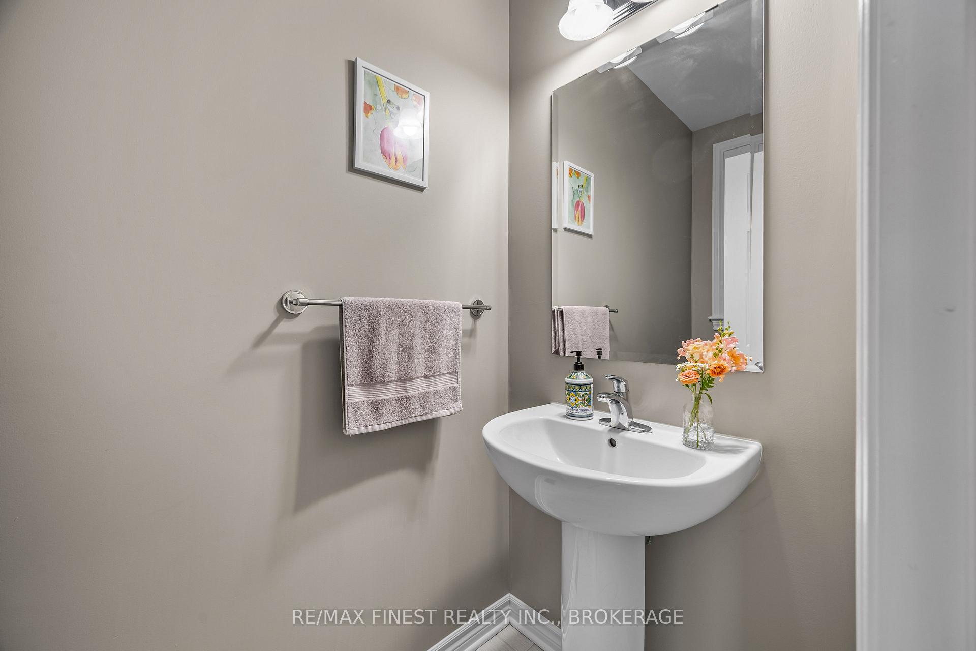 Photo 5 of 875 Riverview Way, Kingston, Kingston East (Incl Barret Crt) — HOMEH