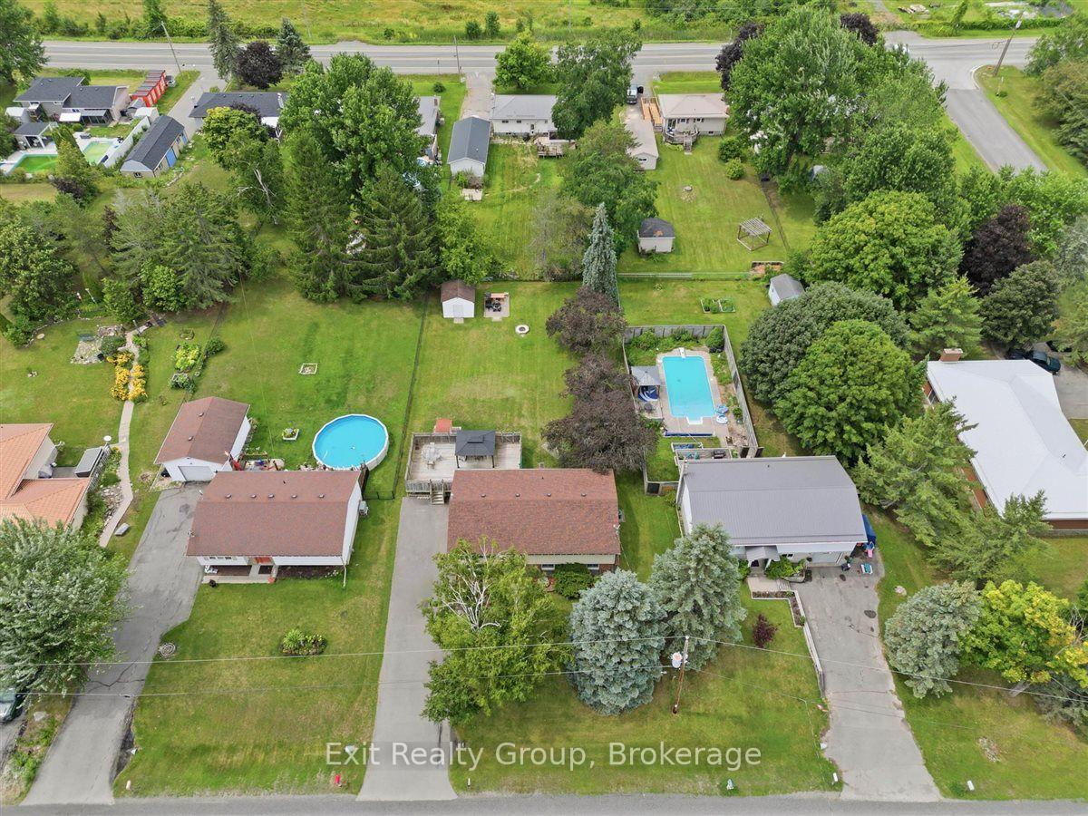 Photo 2 of 197 Chatterton Valley Crescent, Quinte West, Sidney Ward — HOMEH