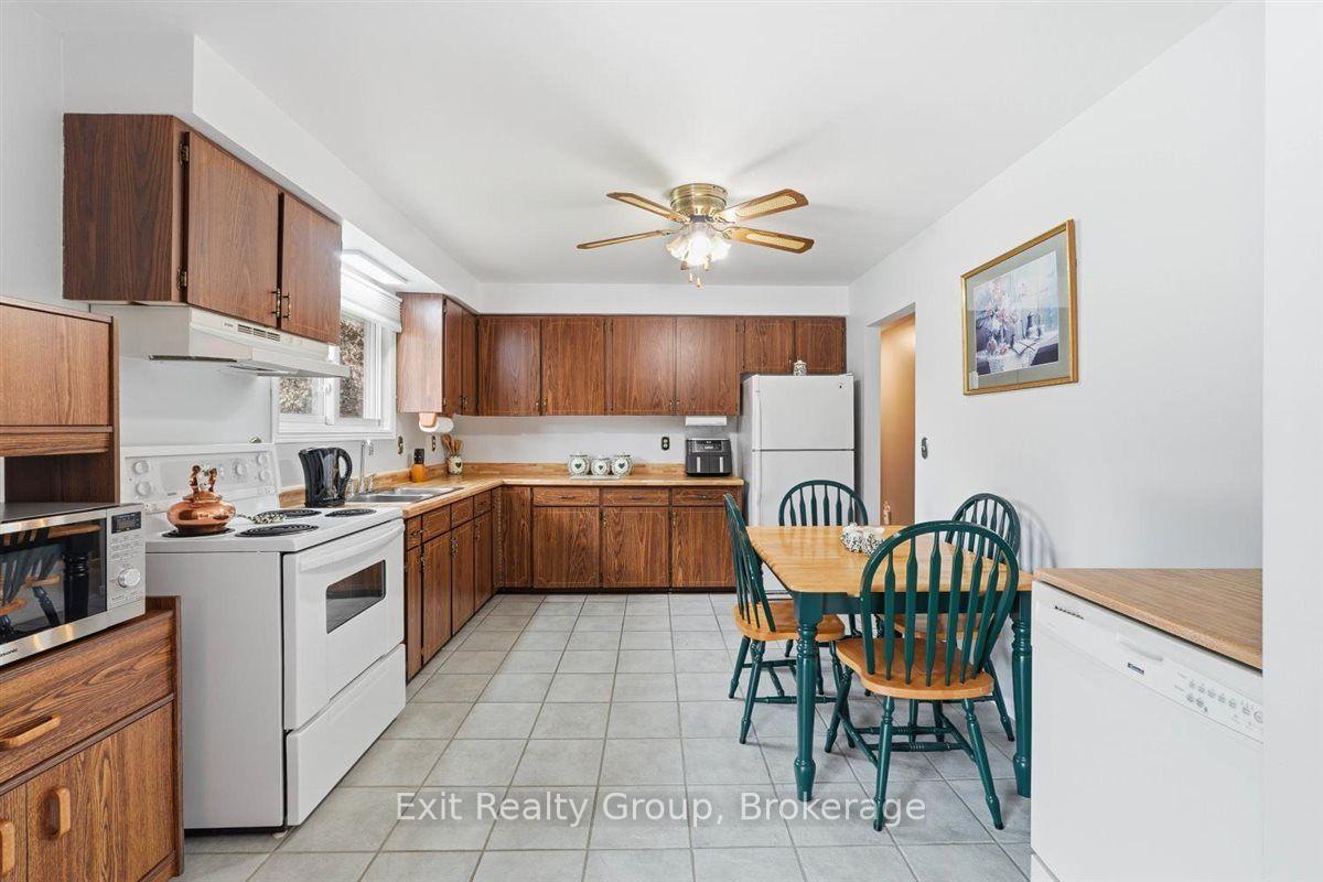 Photo 3 of 197 Chatterton Valley Crescent, Quinte West, Sidney Ward — HOMEH