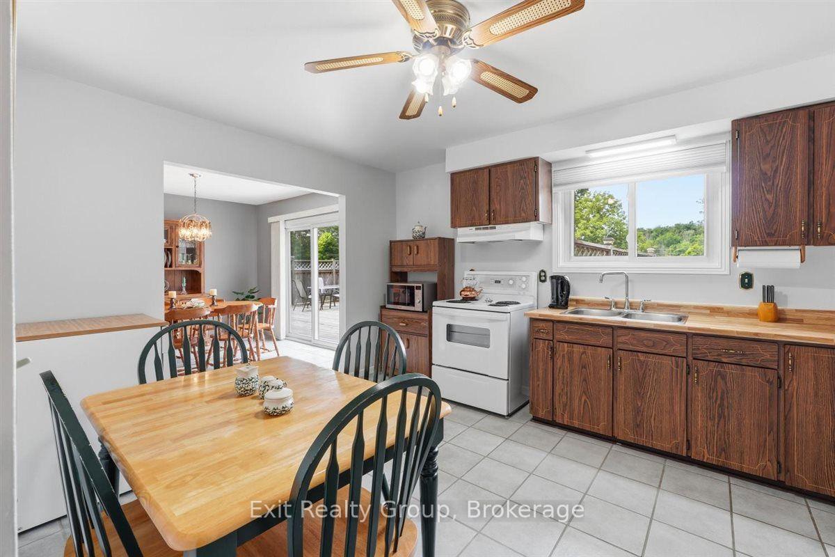 Photo 5 of 197 Chatterton Valley Crescent, Quinte West, Sidney Ward — HOMEH