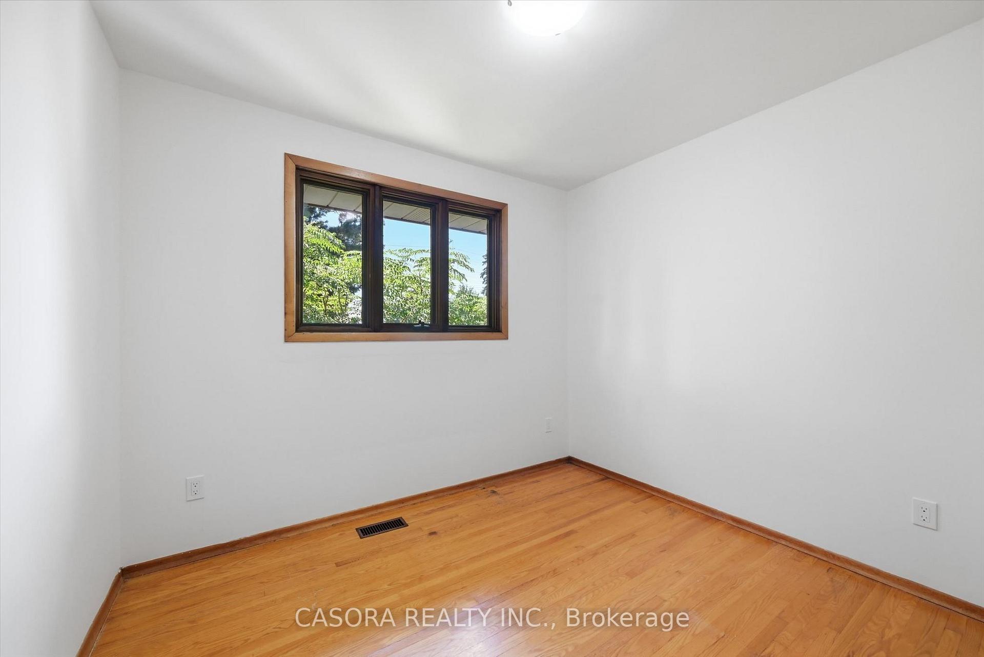 Photo 24 of 34 Christopher Drive, Hamilton, Kennedy — HOMEH