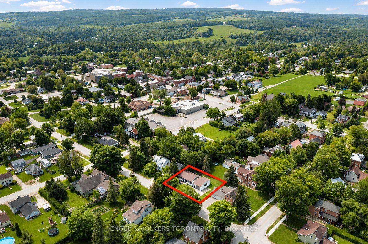 Photo 4 of 194 Library Street, Clearview, Creemore — HOMEH