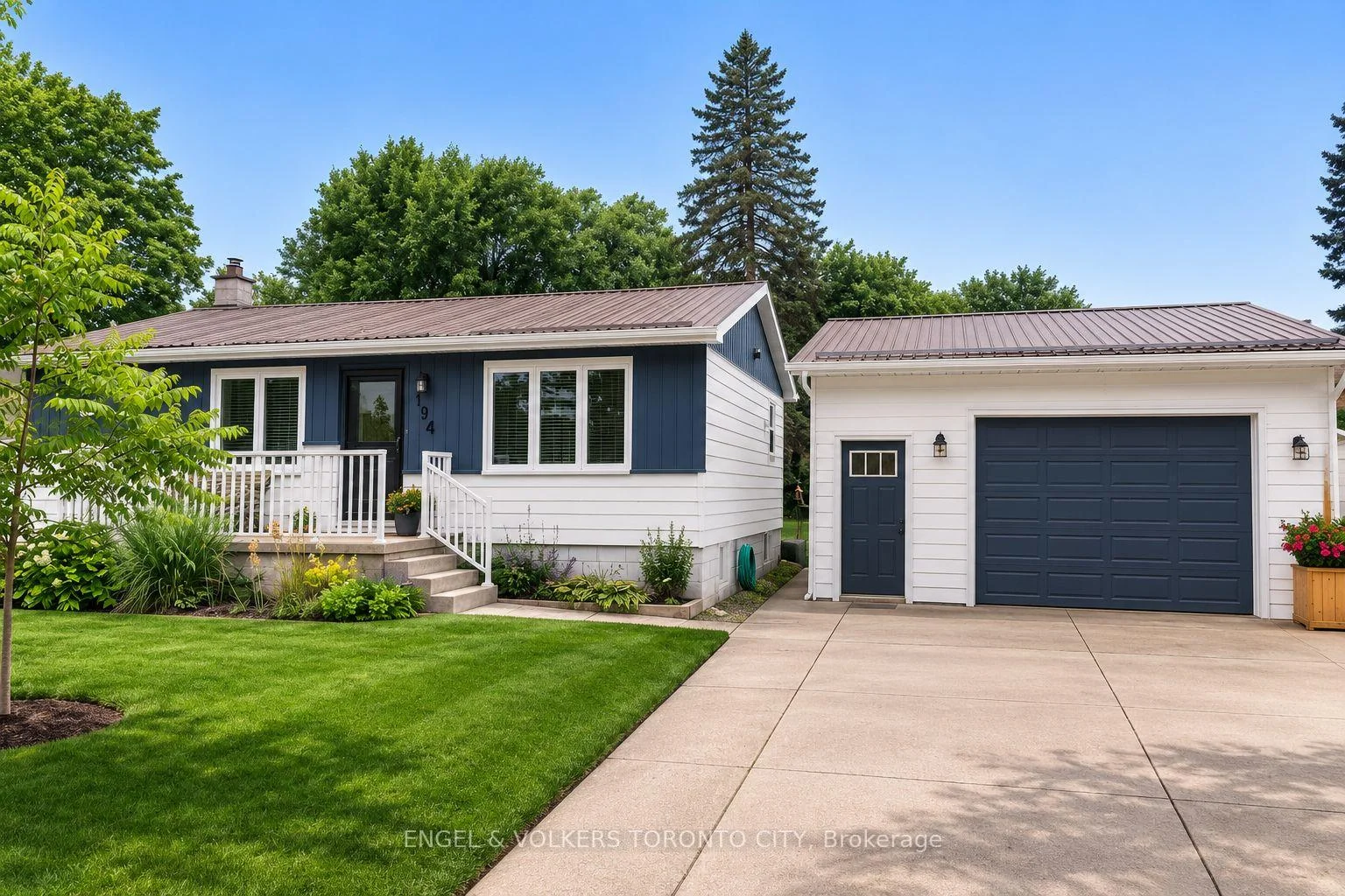 Photo 2 of 194 Library Street, Clearview, Creemore — HOMEH