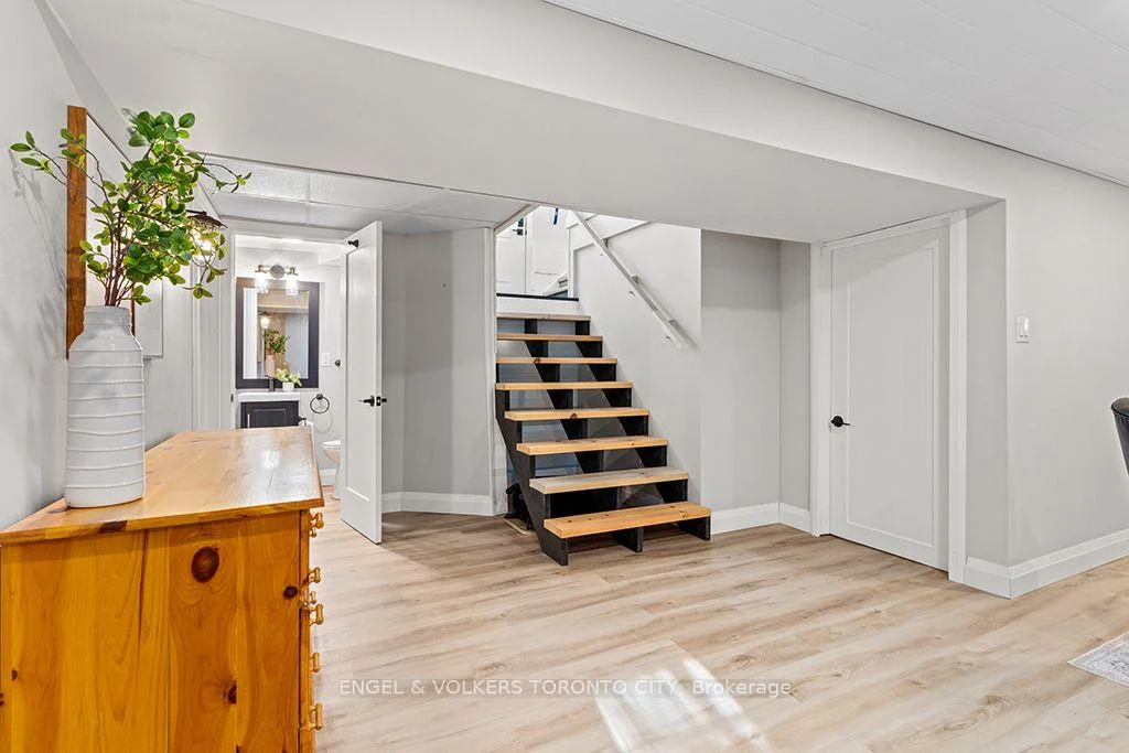 Photo 23 of 194 Library Street, Clearview, Creemore — HOMEH