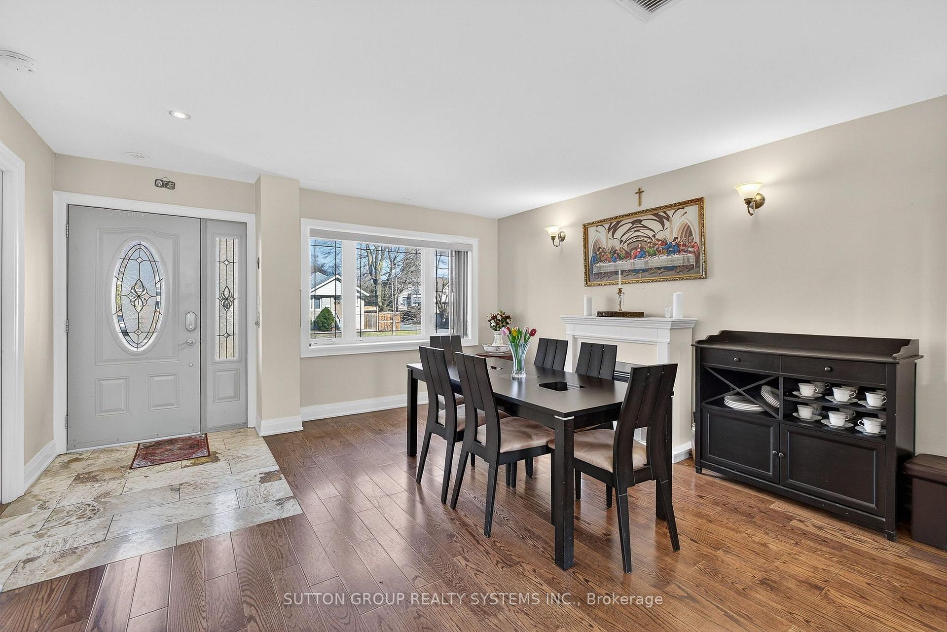 Photo 2 of 32 Green Lanes, Etobicoke, Islington-City Centre West — HOMEH