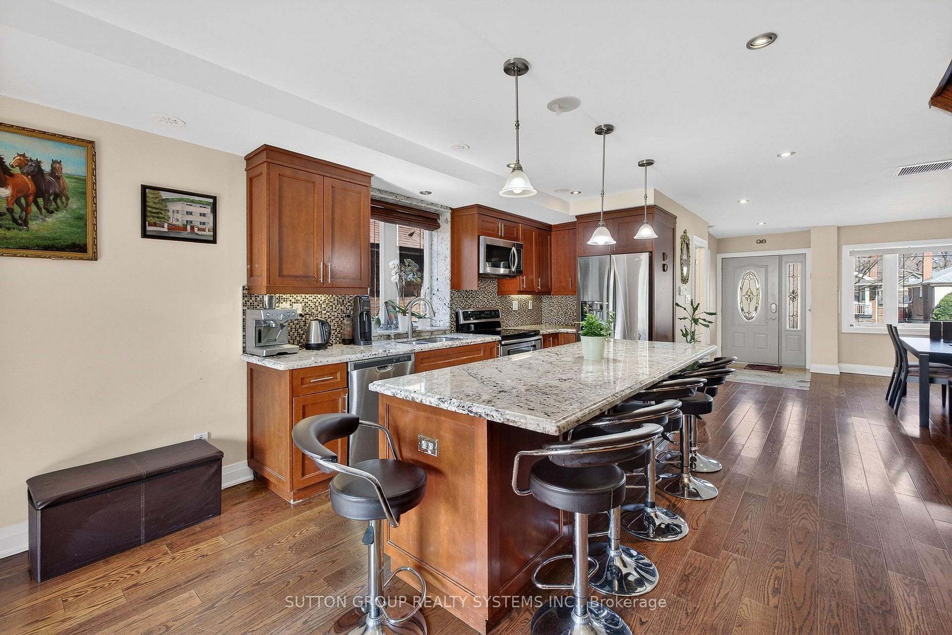 Photo 6 of 32 Green Lanes, Etobicoke, Islington-City Centre West — HOMEH