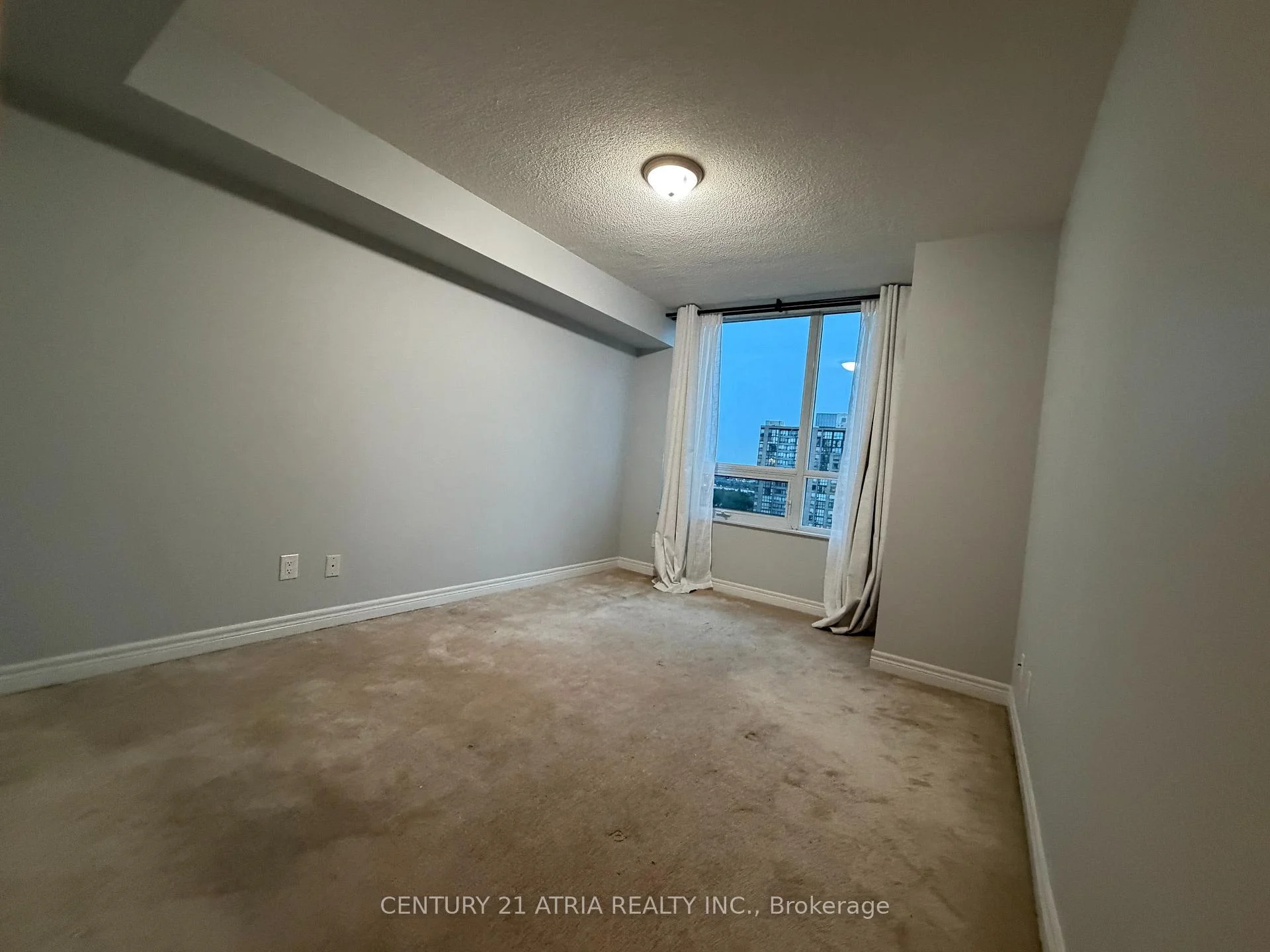 Photo 6 of Unit 2007, 208 Enfield Place, Mississauga, City Centre — HOMEH