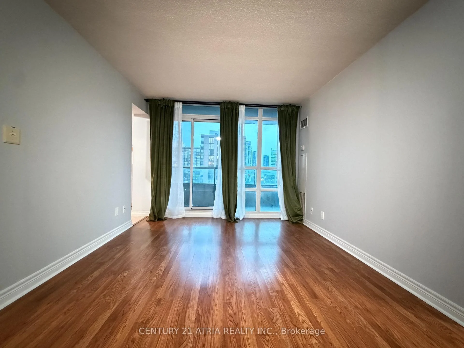 Photo 8 of Unit 2007, 208 Enfield Place, Mississauga, City Centre — HOMEH