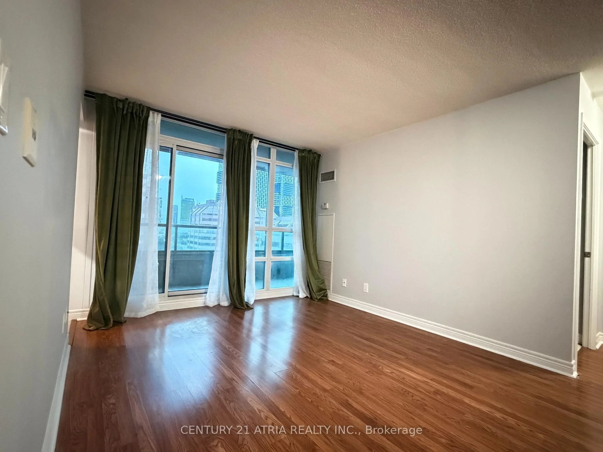 Photo 9 of Unit 2007, 208 Enfield Place, Mississauga, City Centre — HOMEH