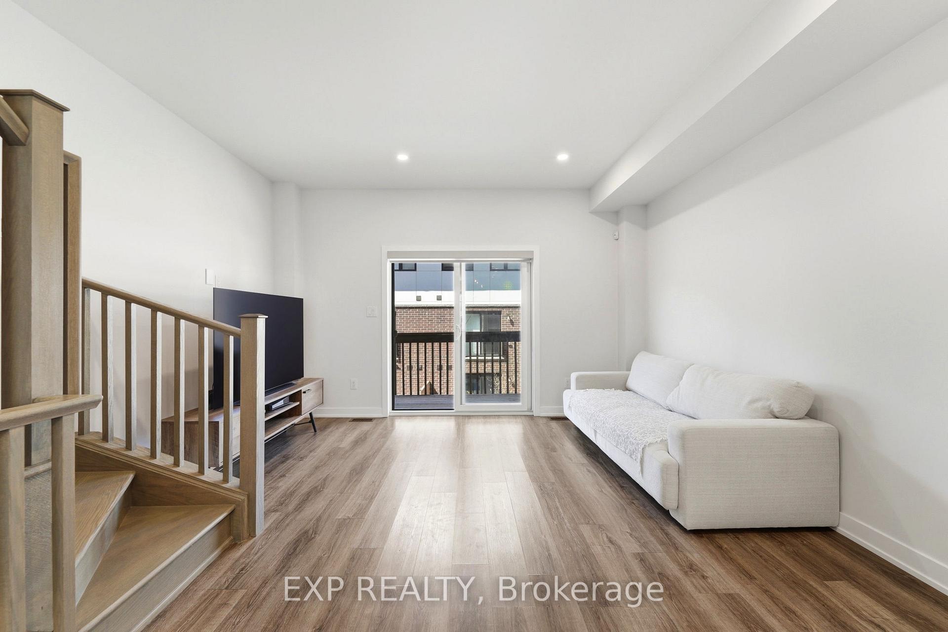 Photo 5 of 19 Markle Crescent, Hamilton, Ancaster — HOMEH